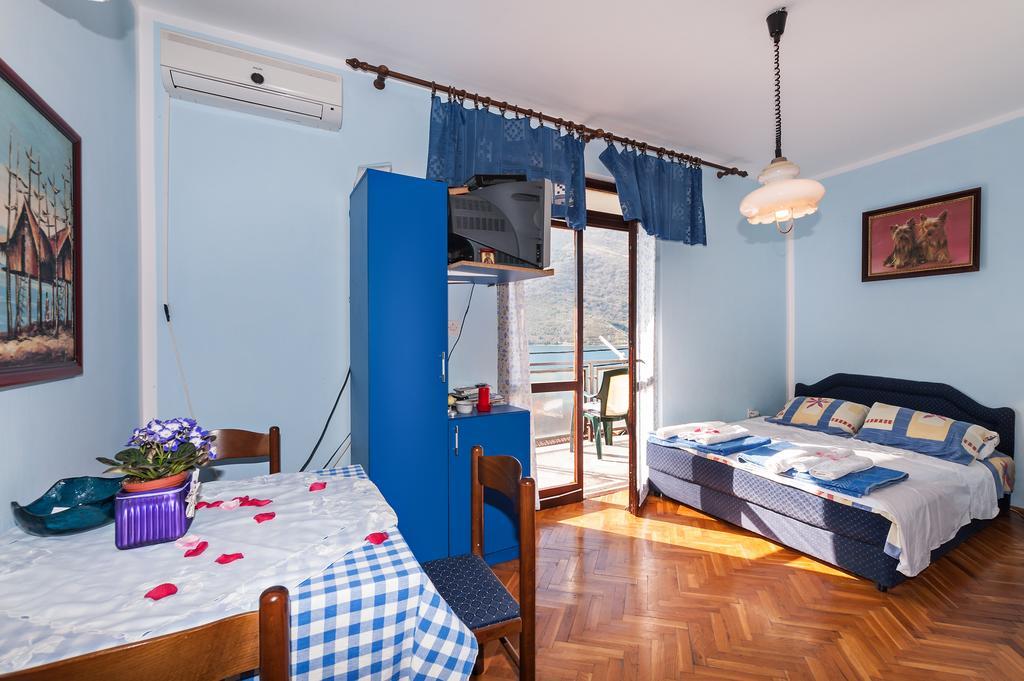 Apartments Vucinovic Tivat Oda fotoğraf